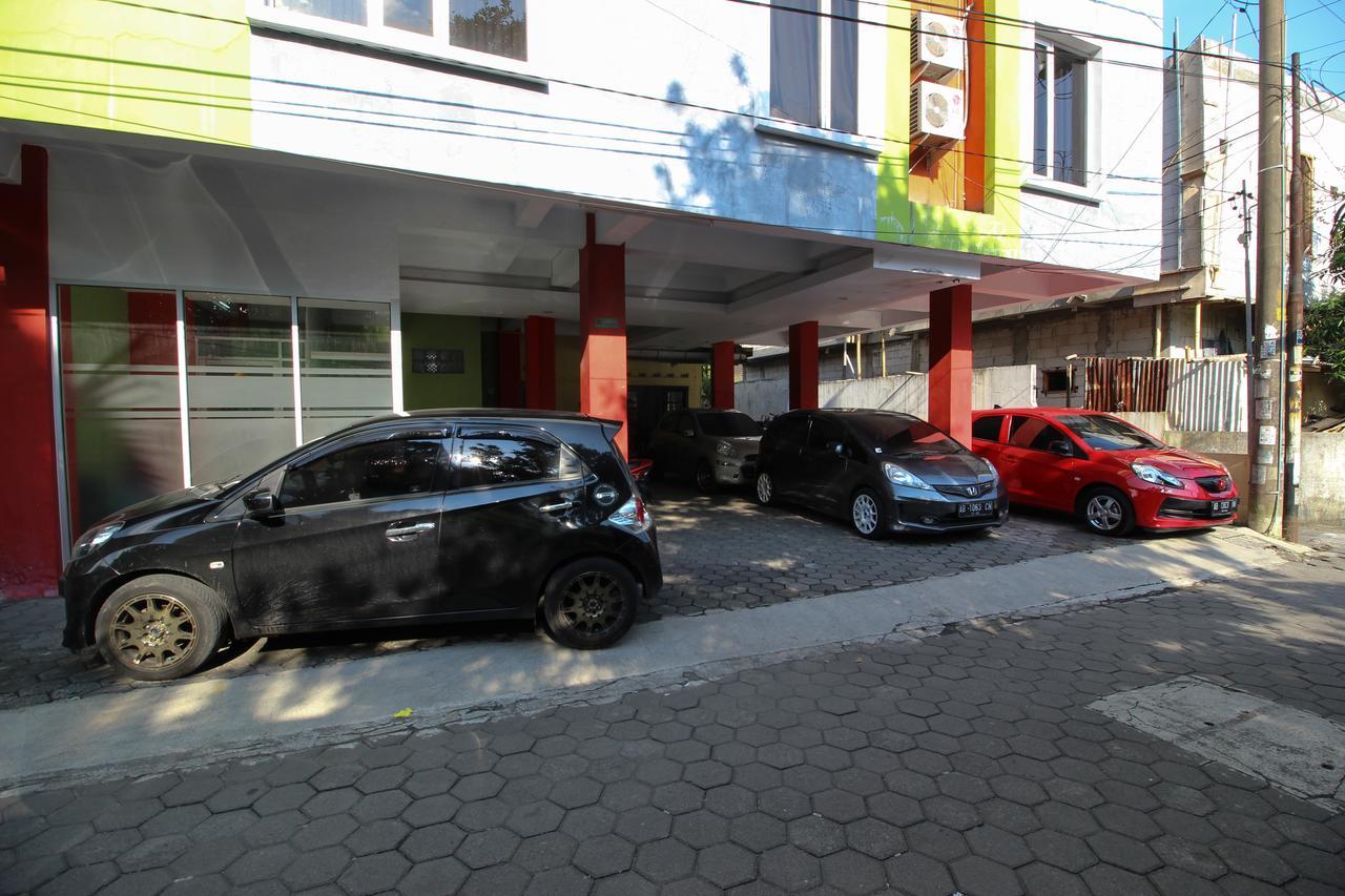 ホテル Reddoorz Plus Near Lippo Plaza Jogjakarta エクステリア 写真