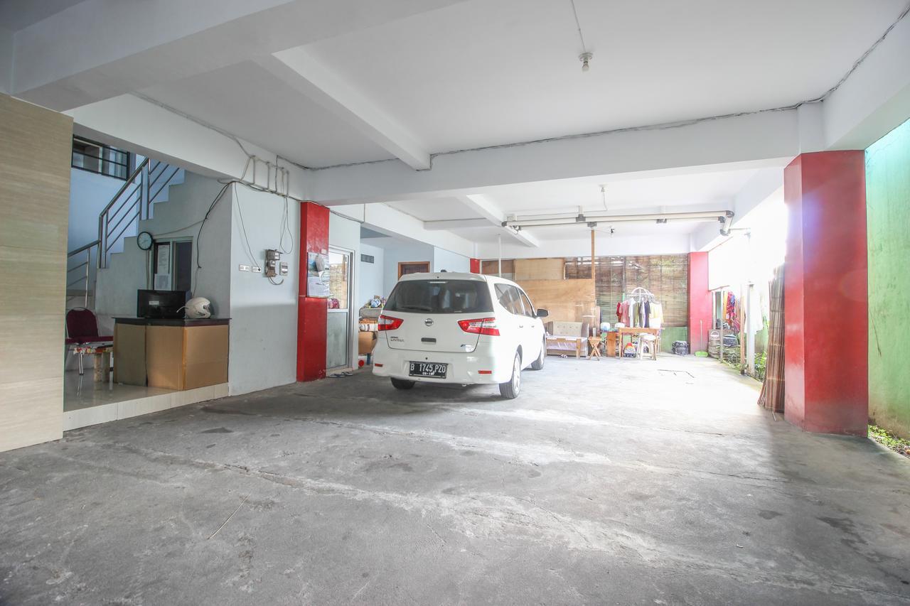 ホテル Reddoorz Plus Near Lippo Plaza Jogjakarta エクステリア 写真