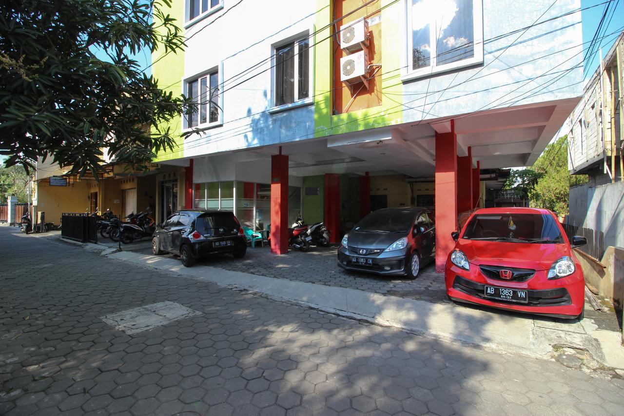 ホテル Reddoorz Plus Near Lippo Plaza Jogjakarta エクステリア 写真